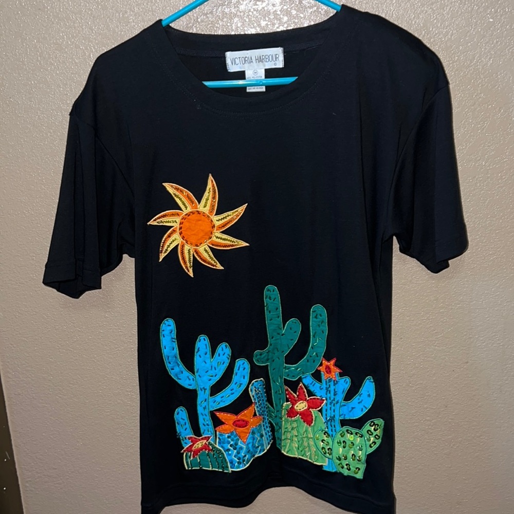 Beautiful Victoria Harbour Womens shirt size M